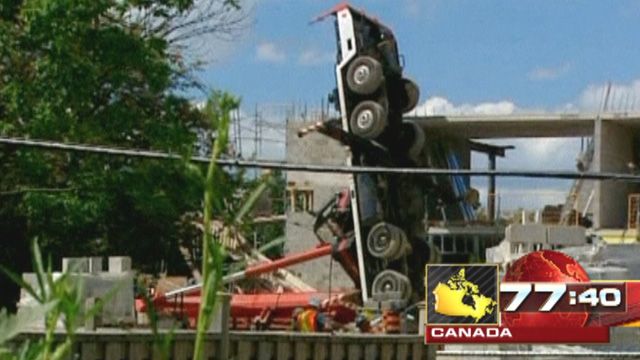 Around the World: Crane collapse traps bus in Canada