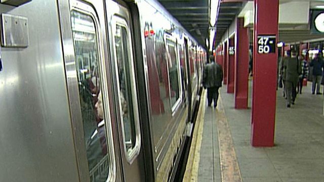 New York Governor Orders Closure of NYC Mass Transit