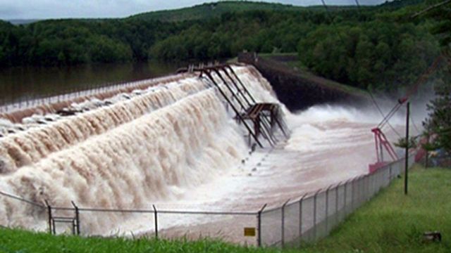 Overflowing N.Y. Dam Traps Residents as Flood Waters Rise