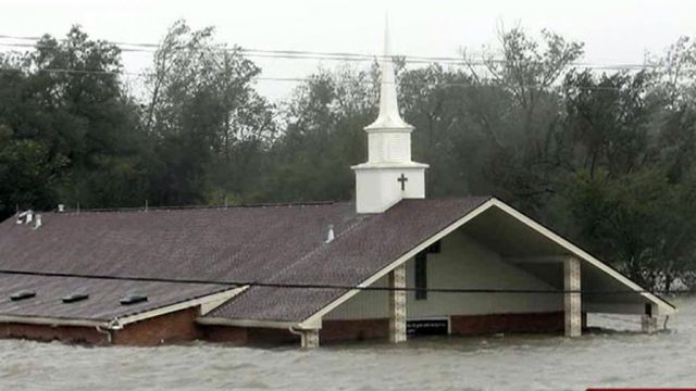 Isaac flood surge backs up rivers in Mississippi