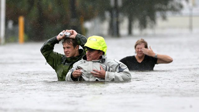 Hurricane Isaac triggers evacuations, rescues