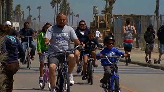 CA Considers Cell Phone Ban for Bicyclists