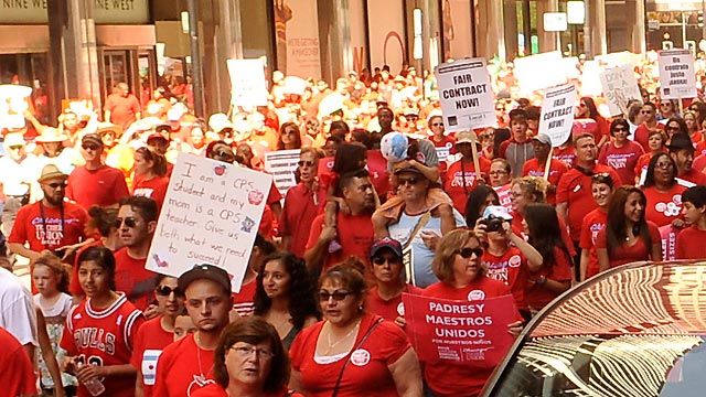 Thousands of teachers strike in Chicago