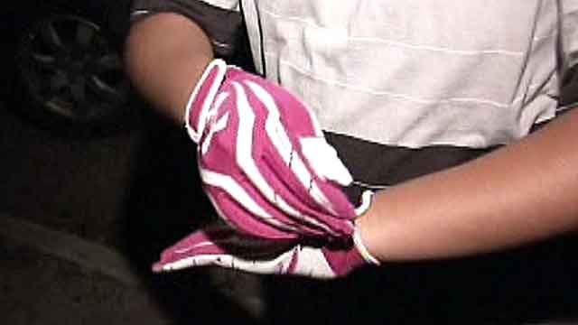 Pink football gloves cause controversy in Pennsylvania