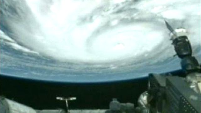Hurricane Igor Barrels Across the Atlantic