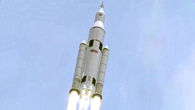 NASA Unveils Design for Deep-Space Rocket