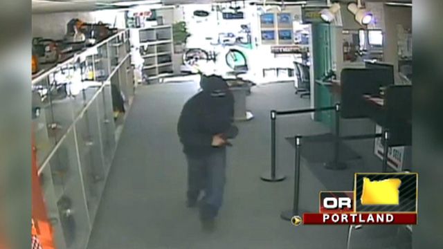 Across America: Cameras capture Oregon pawn shop robbery