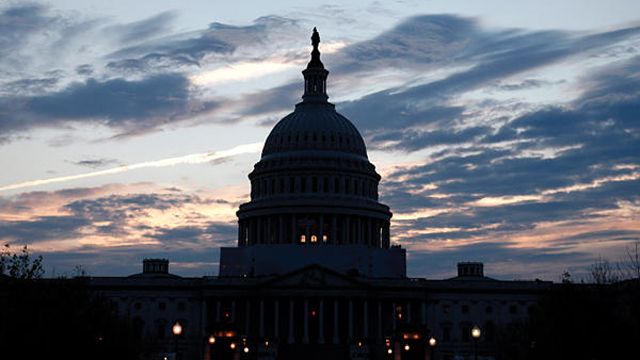 'Fiscal cliff' looms on Capitol Hill 