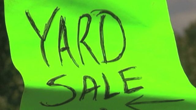 Thieves rob yard sale at knifepoint