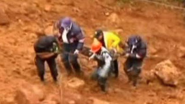 Around the World: Deadly Landslide Strikes