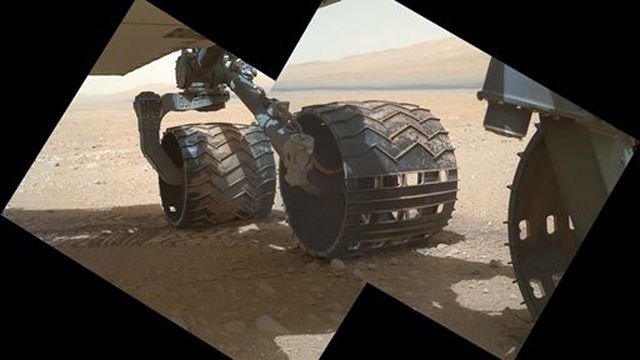 Curiosity Rover headed to first major destination