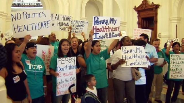 Hundreds of uninsured Texans rally against Rick Perry