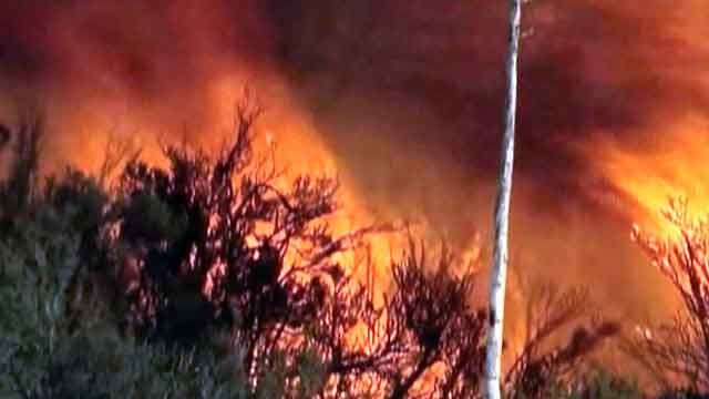 Wildfire destroys 4 homes, threatens 80 others