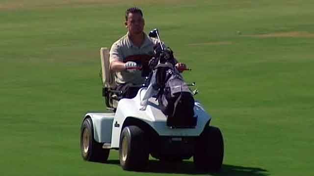 Paralyzed police officer goes golfing in Arizona