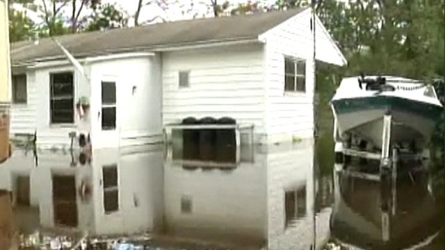 Residents Flee Homes as Wisconsin Levee Fails