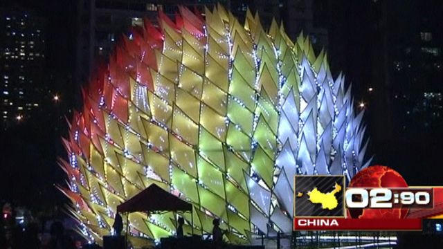Around the World: 6-story lantern lights up Hong Kong park