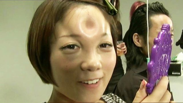 'Bagel head' body art takes over Japan