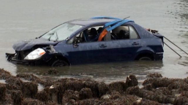 Good Samaritans save 84-year-old after driving into ocean