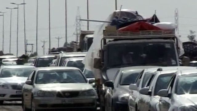 Civilians Flee Sirte as Rebels Momentarily Cease Fire