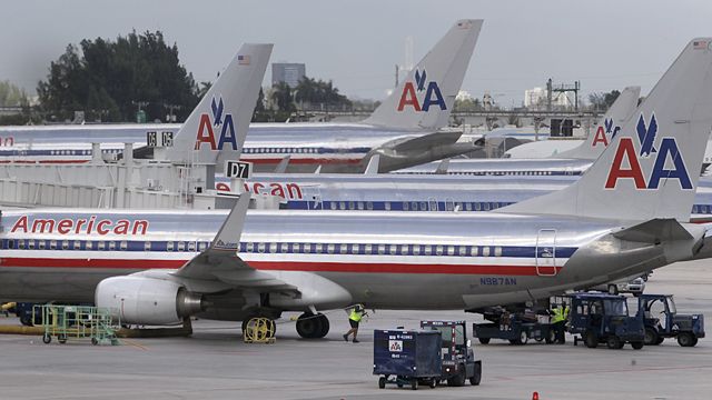 FAA investigating loose seats on American Airlines jets