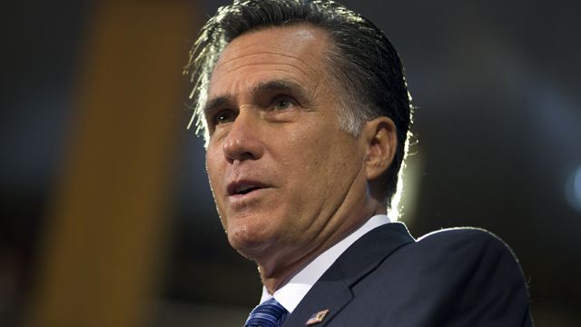 How does Romney draw clear distinction on foreign policy?