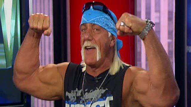 Hulk Hogan Gets Back in the Ring