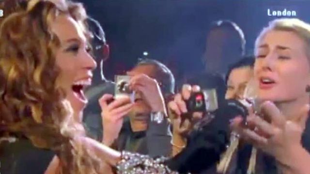Beyonce Shares Mic With Tone-Deaf Fan