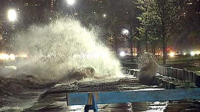 Strong Winds, Waves Cause Treacherous Conditions in Chicago