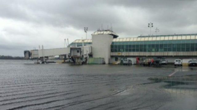 Airlines cancel thousands of flights due to storm