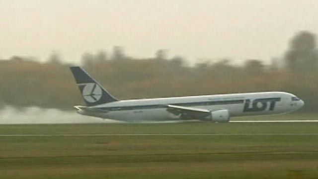 Boeing 767 Makes Emergency Landing on Belly