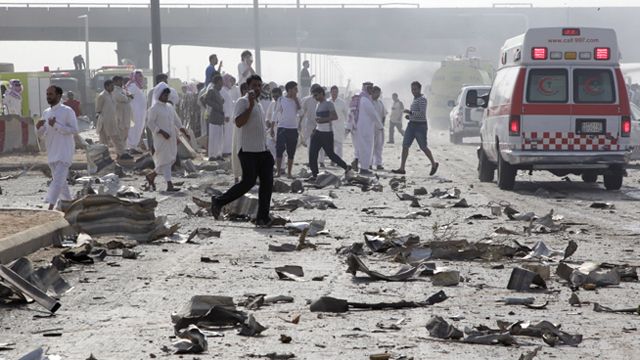Around the World: Fuel tanker crashes in Saudi Arabia