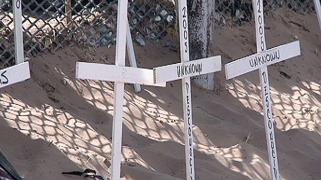 Mexican, U.S. Communities Honor the Dead at Border Fence