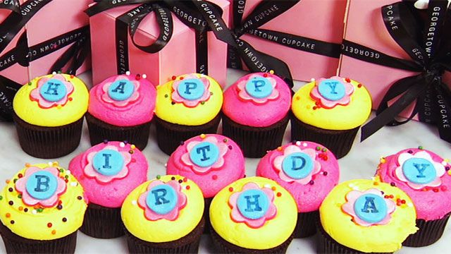 How to Make Bright and Personalized Birthday Cupcakes