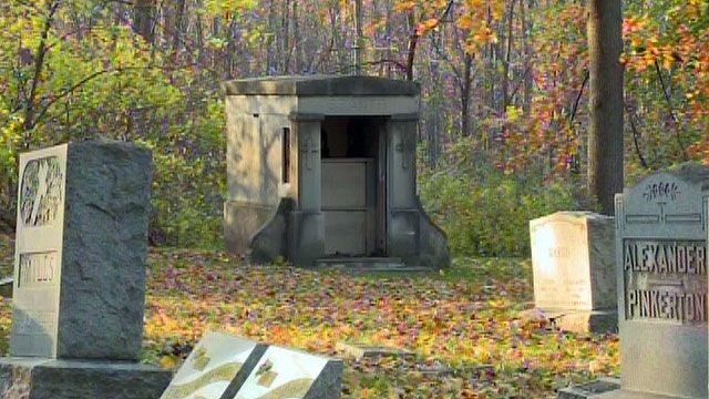 Thieves Vandalize Mausoleums in Ohio