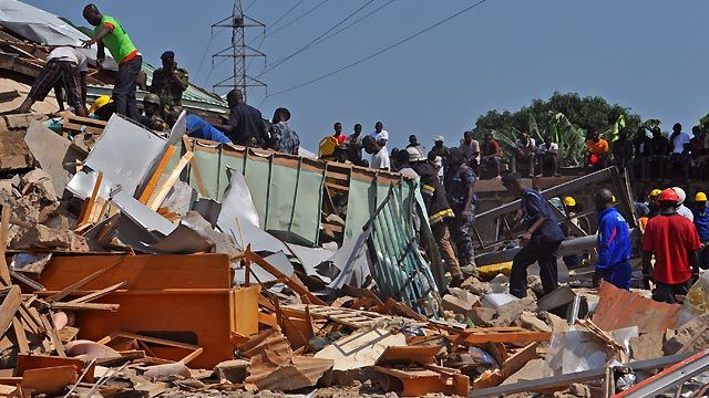 Around the World: 6-story shopping center collapses in Ghana