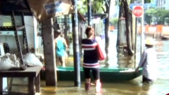 Around the World: Floodwaters Start to Recede in Thailand