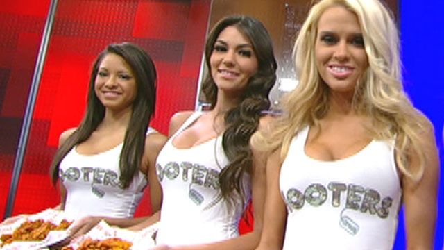 Hooters salutes the troops