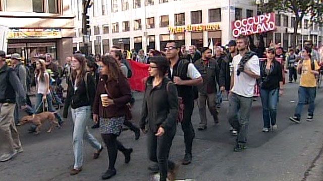 'Occupy Oakland' Protesters March to Berkeley Campus
