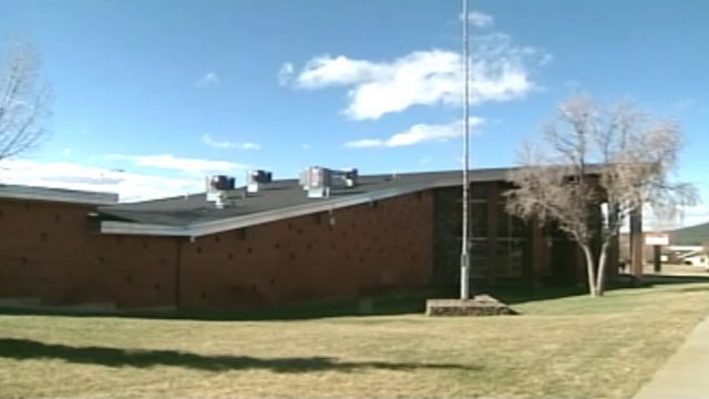Arizona teacher locks students in closet