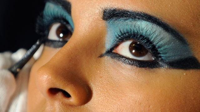 Makeup How-To: Bold Blue Shadow