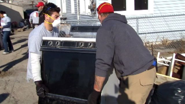 Iraq, Afghanistan veterans working to help victims of Sandy
