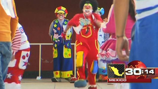 Around the World: Dozens compete Mexico's Clown Olympics