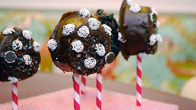Oven-Free Holiday Dessert: Cake Pops