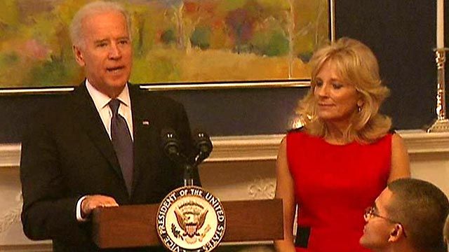 Bidens Host Wounded Warriors for Thanksgiving