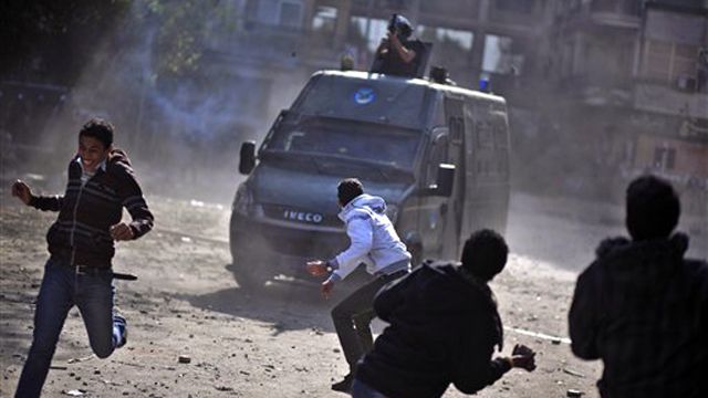 Protests rage in Egypt over Morsi power grab