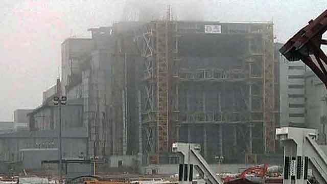 Workers begin building new shelter for Chernobyl reactor