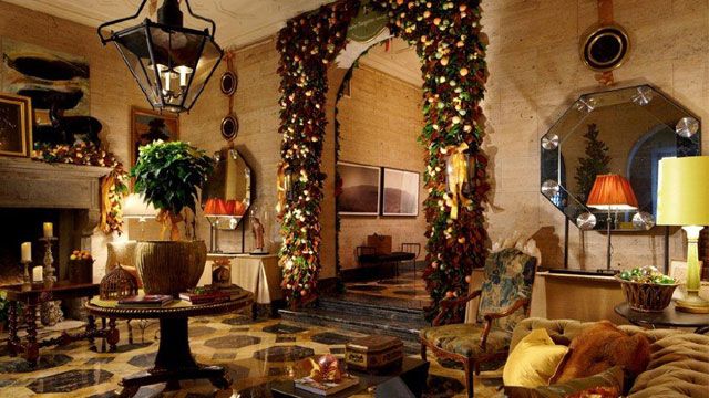 How to Put a Twist on Traditional Christmas Decor