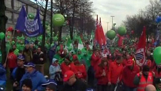 Around the World: Thousands Protest in Belgium
