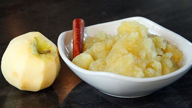 How to Make Your Own Applesauce