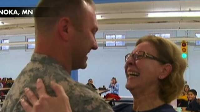 Soldier on Leave Surprises Mom